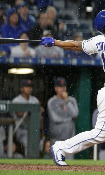 Royals stage late comeback, defeat Tigers 3-2 in series opener